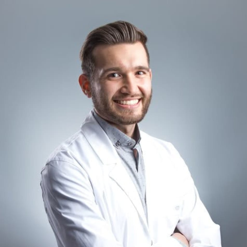 <strong>Dr. Marcus Ellis, Physical Therapist</strong>